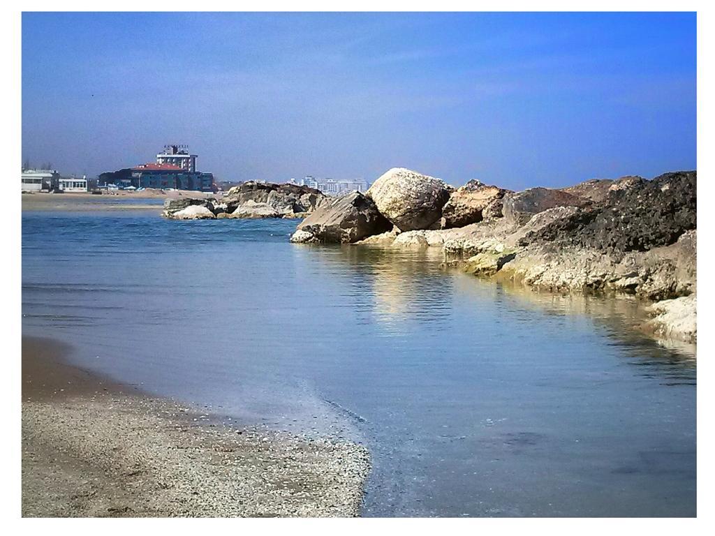 Hotel Arno Misano Adriatico Esterno foto