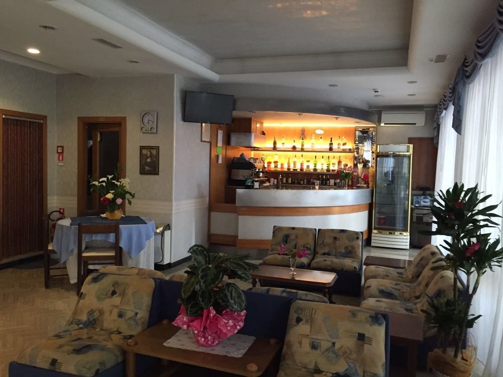 Hotel Arno Misano Adriatico Esterno foto