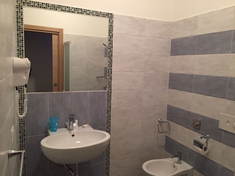 Hotel Arno Misano Adriatico Esterno foto
