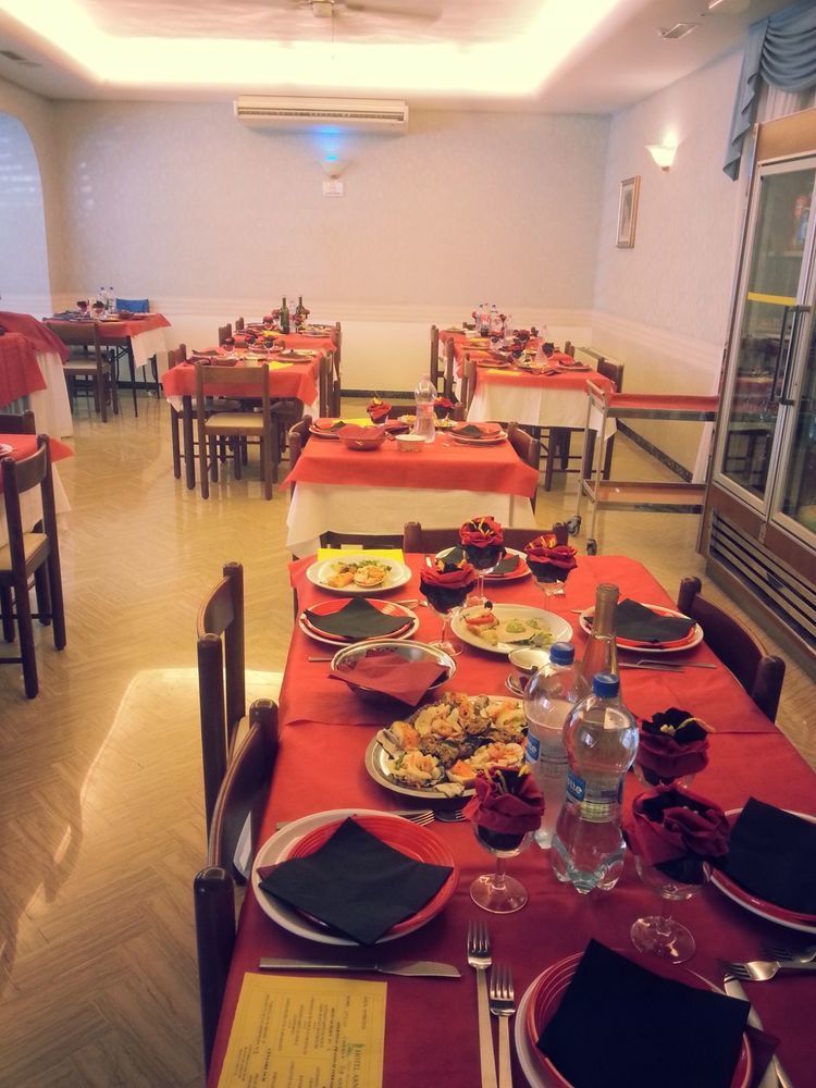 Hotel Arno Misano Adriatico Esterno foto