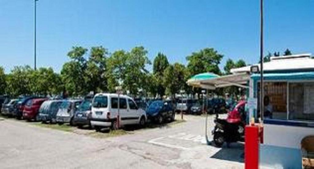 Hotel Arno Misano Adriatico Esterno foto