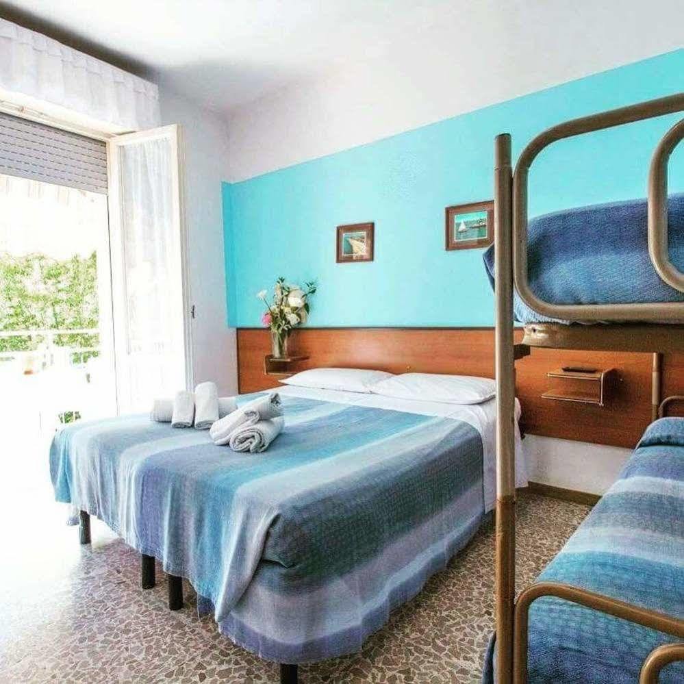 Hotel Arno Misano Adriatico Esterno foto