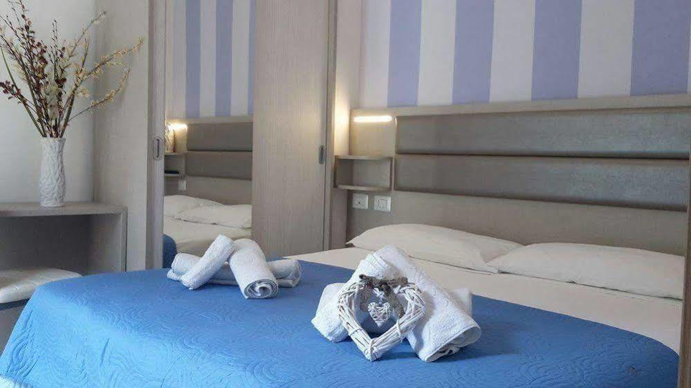 Hotel Arno Misano Adriatico Esterno foto