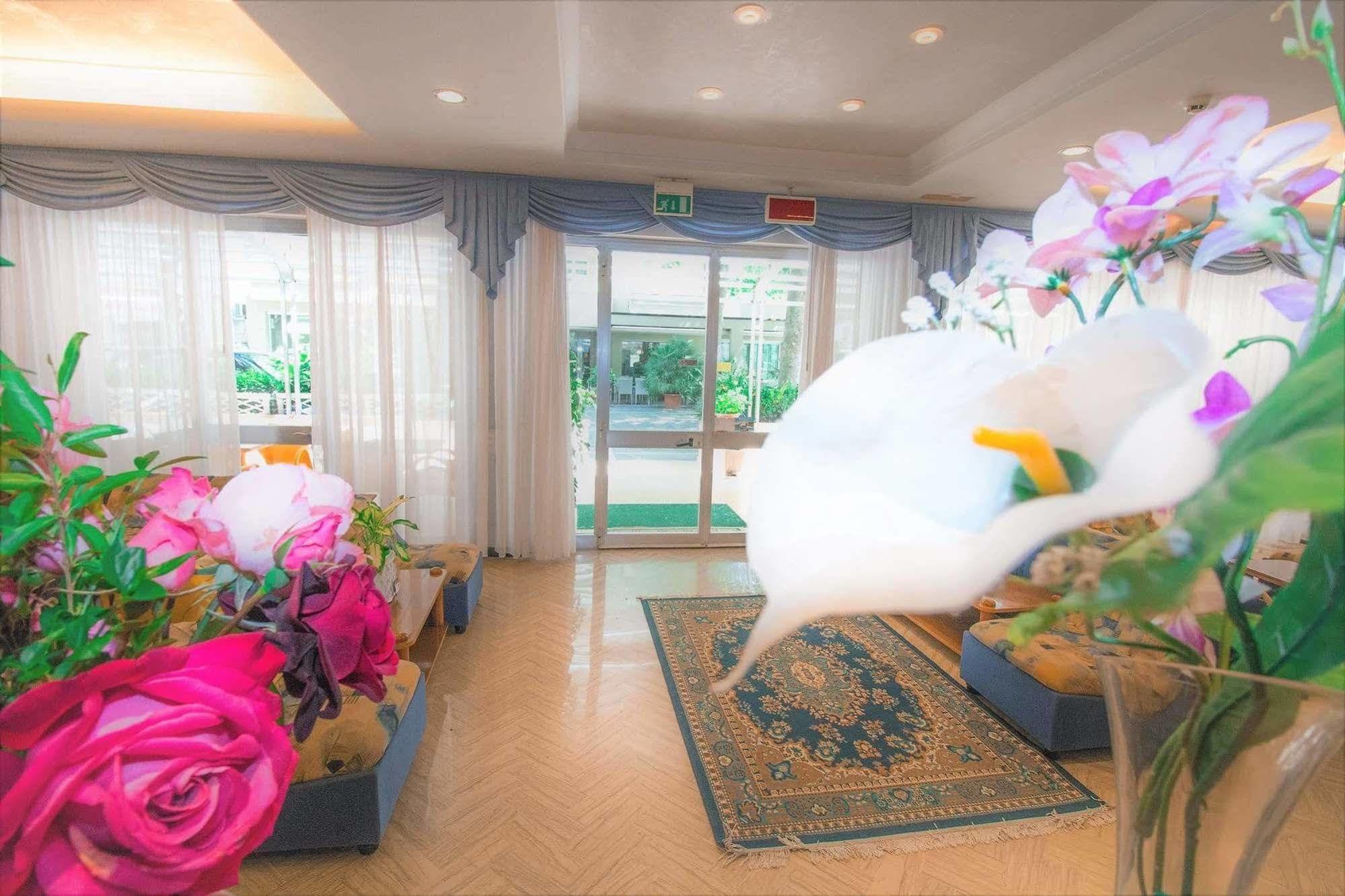 Hotel Arno Misano Adriatico Esterno foto