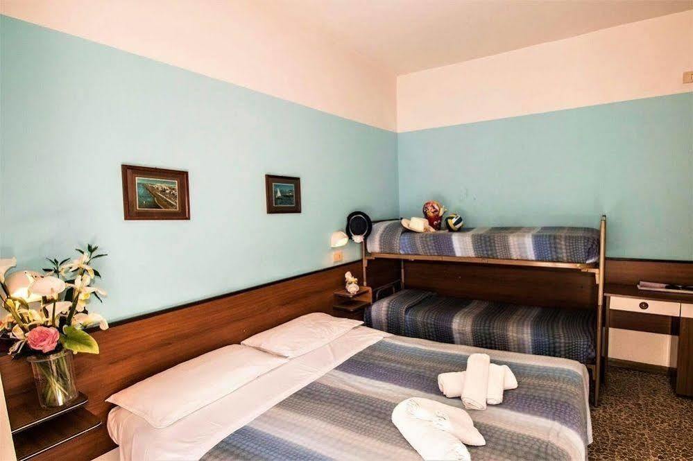 Hotel Arno Misano Adriatico Esterno foto
