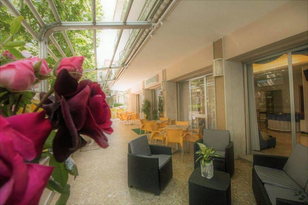 Hotel Arno Misano Adriatico Esterno foto