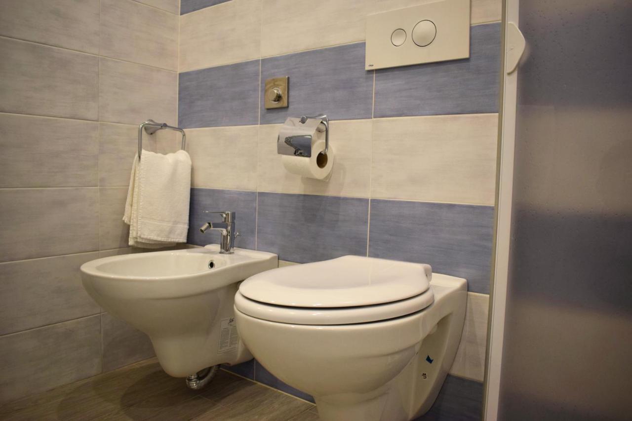 Hotel Arno Misano Adriatico Esterno foto