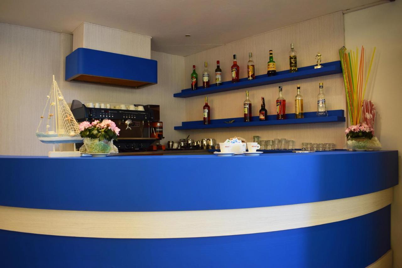 Hotel Arno Misano Adriatico Esterno foto