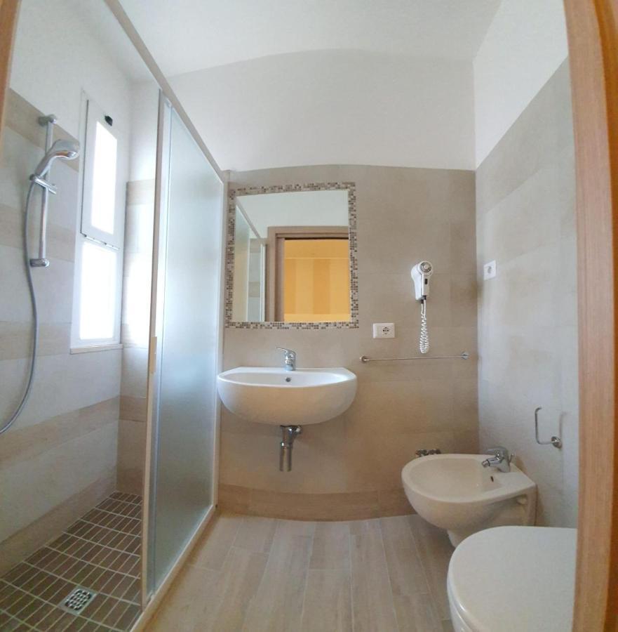 Hotel Arno Misano Adriatico Esterno foto